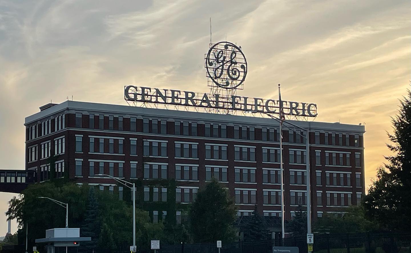 This week I’m in Schenectady, NY. Did you know that General Electric (GE) was “born” in Schenectady?  The Edison Machine company moved to Schenectady in 1886. Edison later merged its various companies into Edison General Electric. Edison then merged with the Thomson-Houston Electric Company in 1892, becoming General Electric. Today the campus is still very active, and is home to GE Power. At various points GE was the largest company in the world. The plant is famous for its development and production of giant turbines and generators that are still in use in power plants all over the globe. #generalelectric #schenectady #happyupstate #upstateindustrialhistory#capitaldistrictny #capitalsistrict #albanyny#albany#ilovenewyork #upstateny #upstatenewyork
